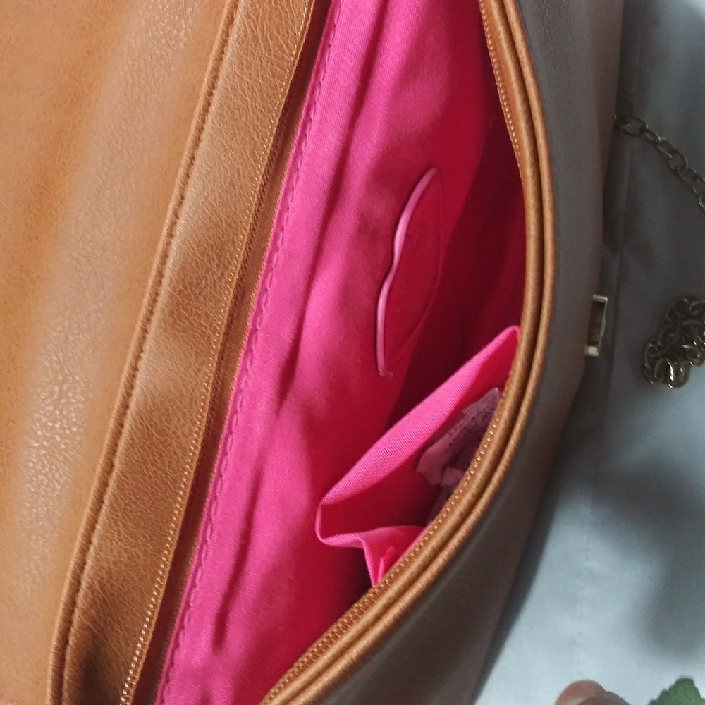 ♦️Kiss me couture handbag - Picture 2 of 2